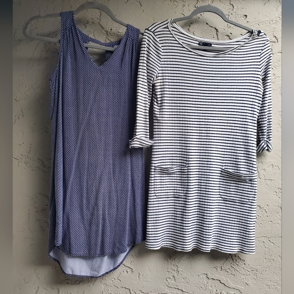 Gap and old navy lot of 2 blue and white dresses striped size smaĺl